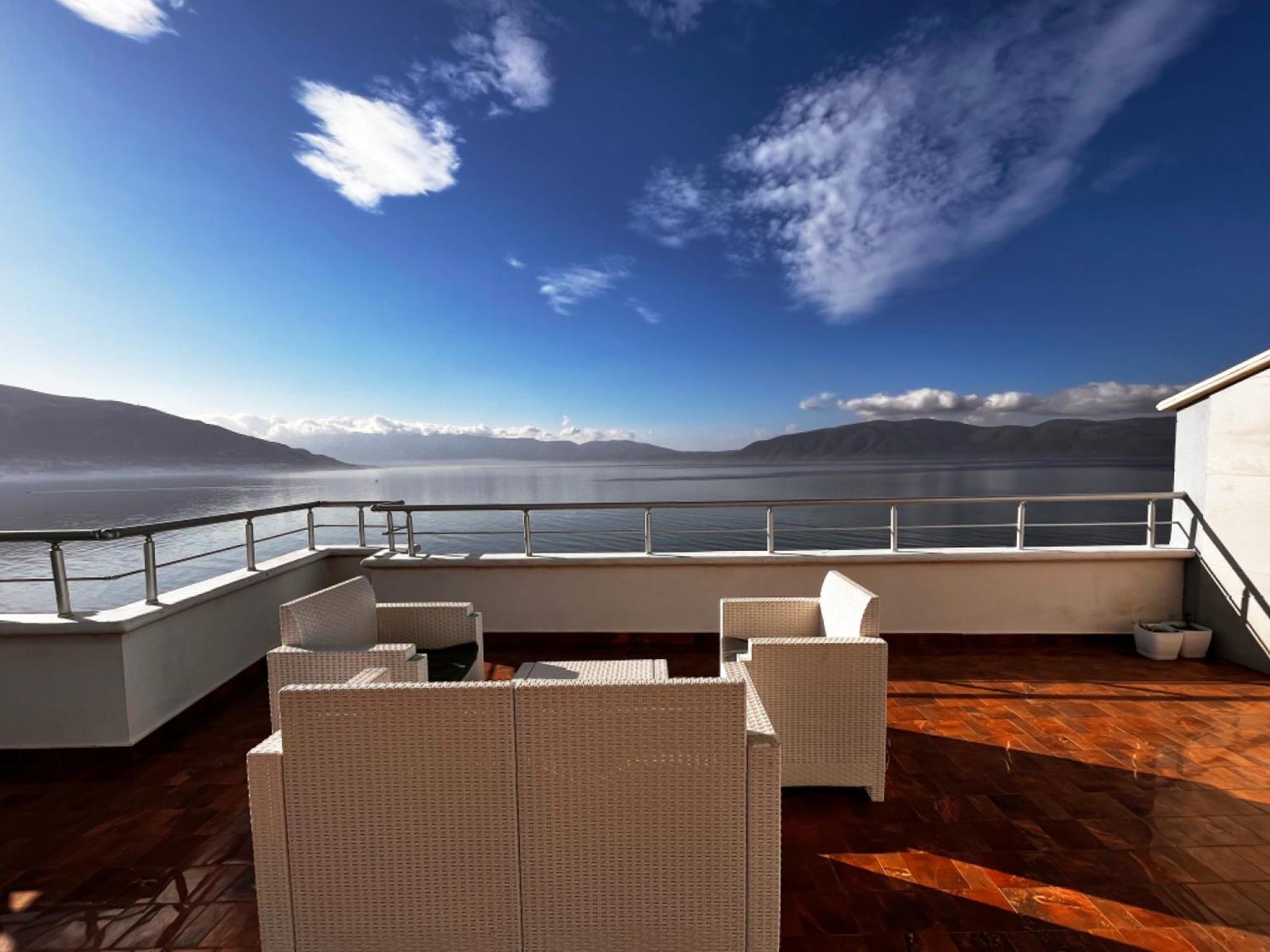Sky & Sea Viewing Apartment Vlorë Екстериор снимка