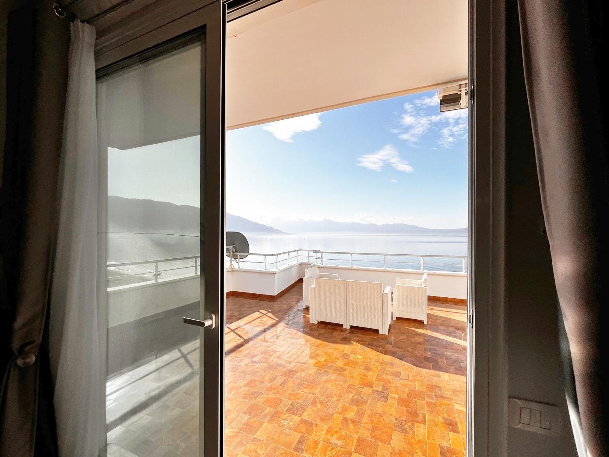Sky & Sea Viewing Apartment Vlorë Екстериор снимка