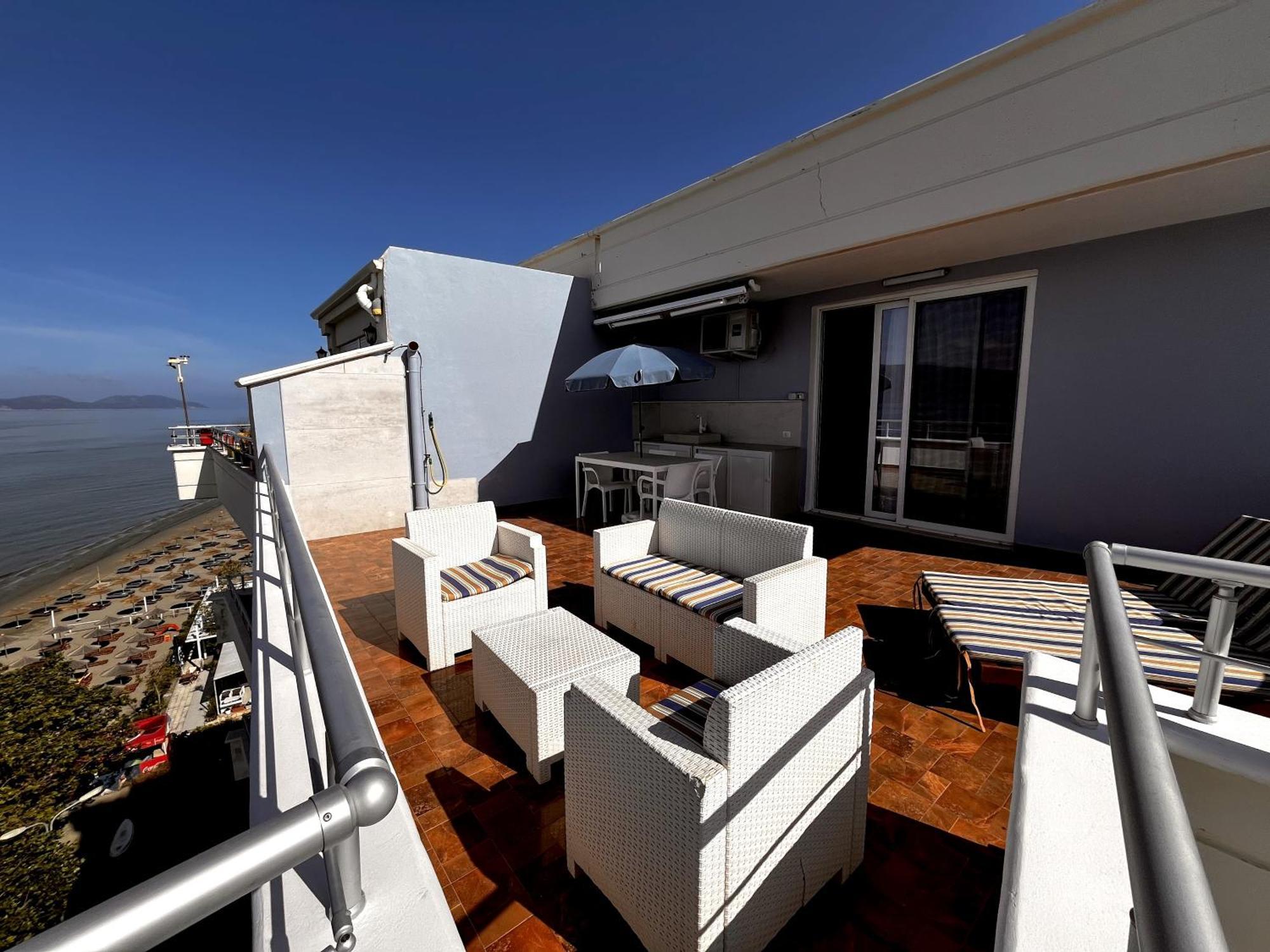 Sky & Sea Viewing Apartment Vlorë Екстериор снимка